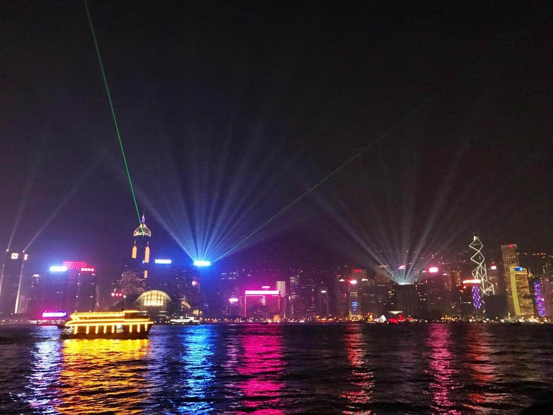 西口真央のインスタグラム：「The One Million Dollars 🌈🇭🇰✨ #hongkong #香港」