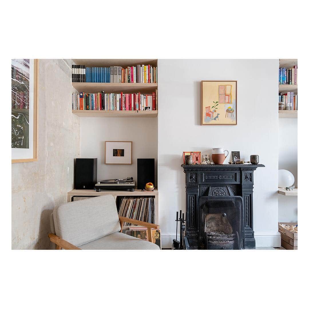 The Modern Houseさんのインスタグラム写真 - (The Modern HouseInstagram)「As food editor Mina Holland's refurbished flat in south London comes onto the market, we're sharing our visit there last year for our 'My Modern House' series. Link in our bio for more.  #refurbish #design #themodernhouse」5月4日 21時57分 - themodernhouse