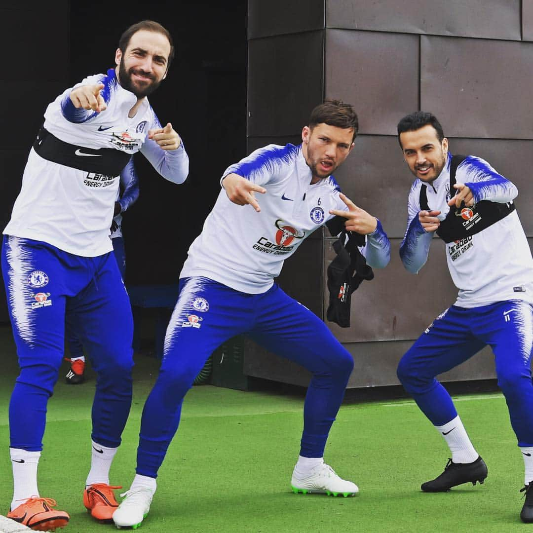 ダニー・ドリンクウォーターのインスタグラム：「📷 be as serious as ya can lads 👀....we’re ready for training 😂👏🏼 @_pedro17_ @ghiguain20_9 #cfc」