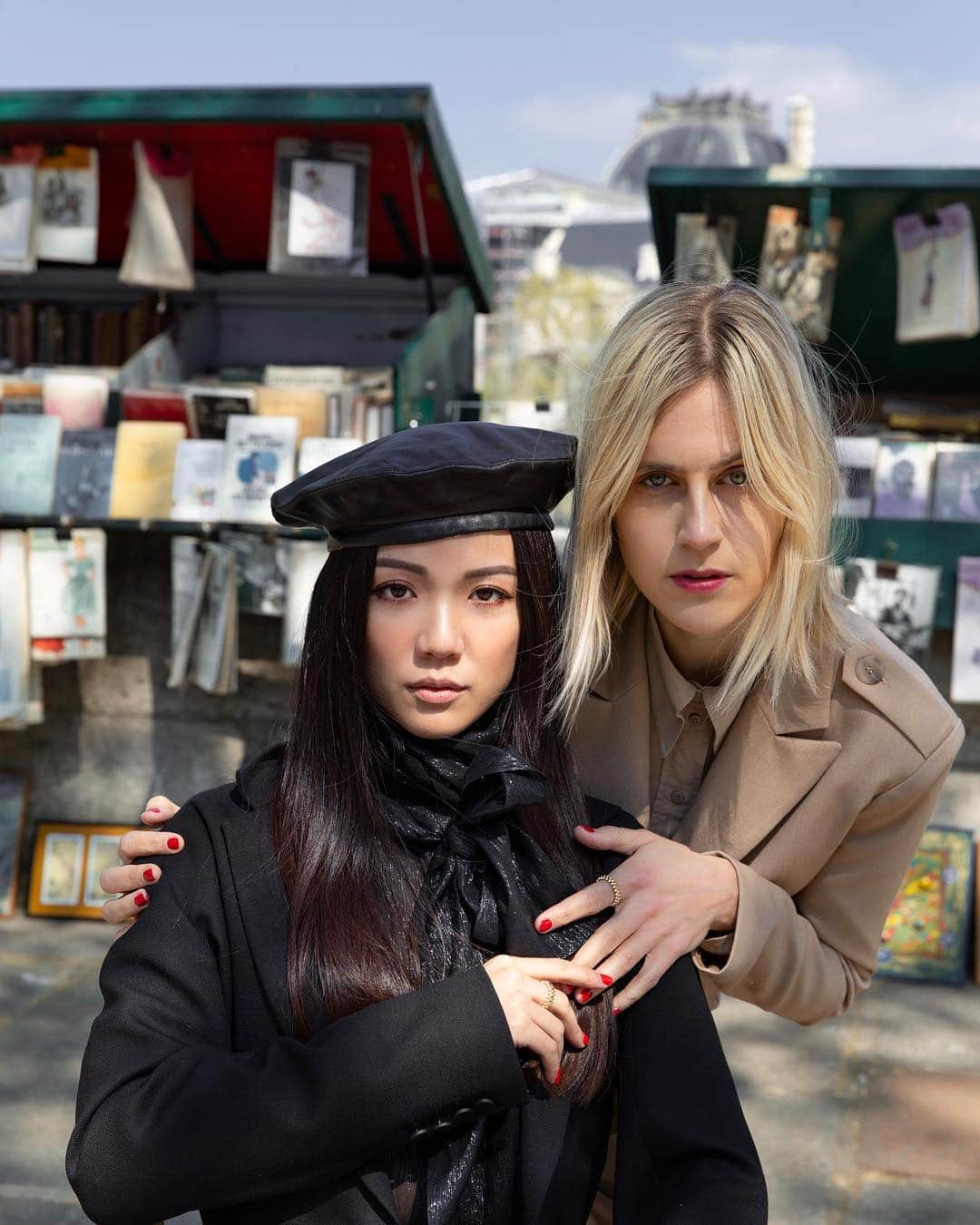 Linda Tolさんのインスタグラム写真 - (Linda TolInstagram)「RIVE GAUCHE OR RIVE DROITE? A two side jewel. Celebrating the launch of the @cartier new #ClashdeCartier signature collection with my alter ego @yoyokulala  Follow the @cartier chain!! To discover @erika_boldrin and @andreafaccio personalities.」5月4日 22時00分 - lindatol_