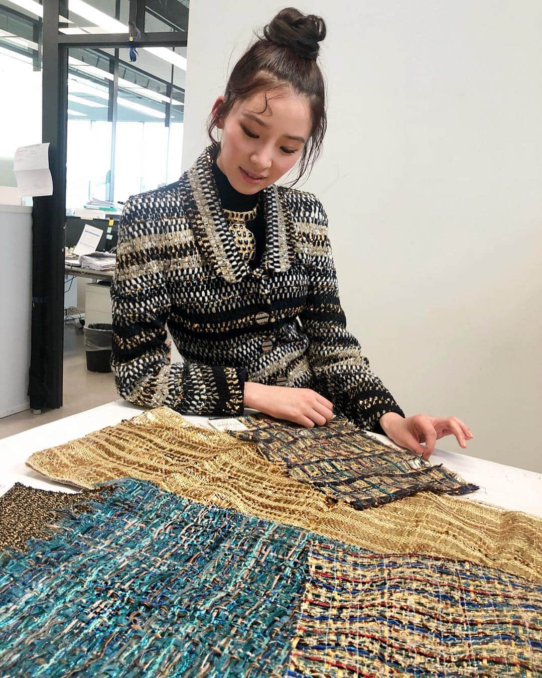 アイリーン・キムさんのインスタグラム写真 - (アイリーン・キムInstagram)「In awe if the craftsmanship and artistry at the Maisons of Lesage & Goossens ✨ #maisonlesage #goossens」5月4日 22時02分 - ireneisgood