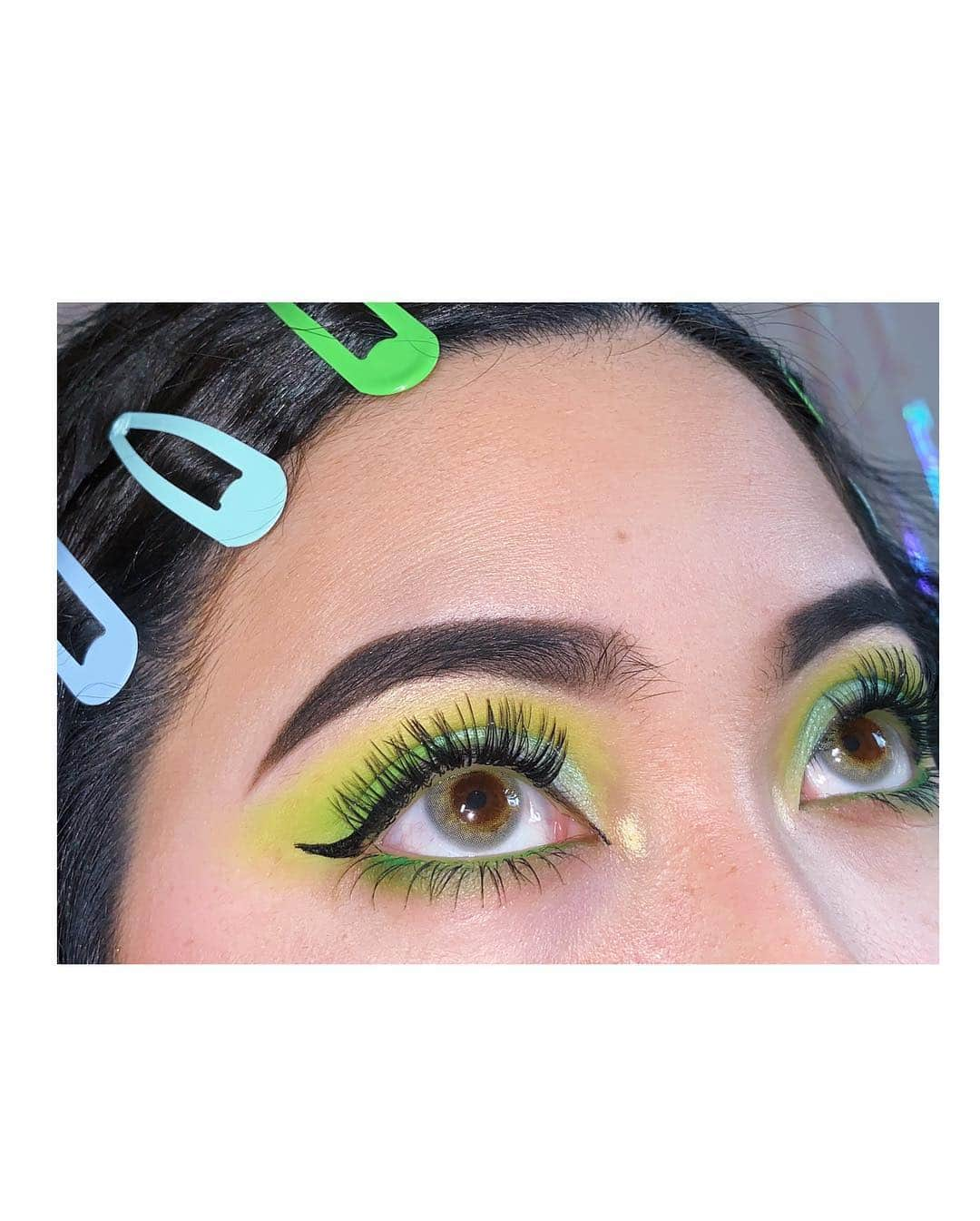 Aiさんのインスタグラム写真 - (AiInstagram)「💚🍹𝐹𝑎𝑛𝑡𝑎 𝑁𝑒𝑜𝑛 𝐺𝑟𝑒𝑒𝑛 𝑀𝑎𝑘𝑒𝑢𝑝🍹💚 #eyelashextensions  @cielblue.eyelash 💚 𝑀𝑎𝑘𝑒𝑢𝑝 💚 Eyeshadow @bhcosmetics  Eyebrow @benefitcosmetics  Shading @kyliecosmetics  Lip @nyxcosmetics_jp  Color contact @pia_contact  #neonmakeup #glammakeup #greenmakeup #followme」5月4日 22時03分 - ai_tinker_b