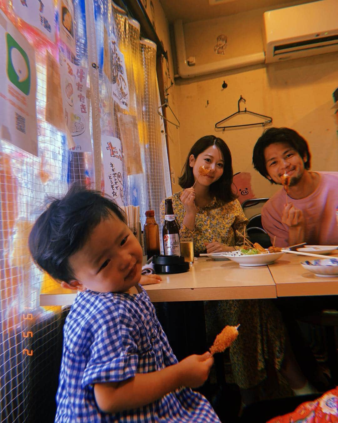 のインスタグラム：「新しい時代に向かっていくのに、なぜかこの連休はノスタルジックな気持ちで、渋い写真ばっかり撮ってる。こうやってこれまでの道を愛しく思いながら進んでいくんだなぁ。﻿ ﻿ やっと石井家が来てくれて、大阪一緒に開拓できて嬉。札幌の時も実家でも、デフォルト5日くらい滞在してくれて、ずっと楽しい、親戚枠の人たち。﻿ 今日は言語化したい気持ちがあって、久々にぎっしり日記書いた。﻿ ﻿  #今日の小仕事の日 #すっきりした #昔から好きなこと」