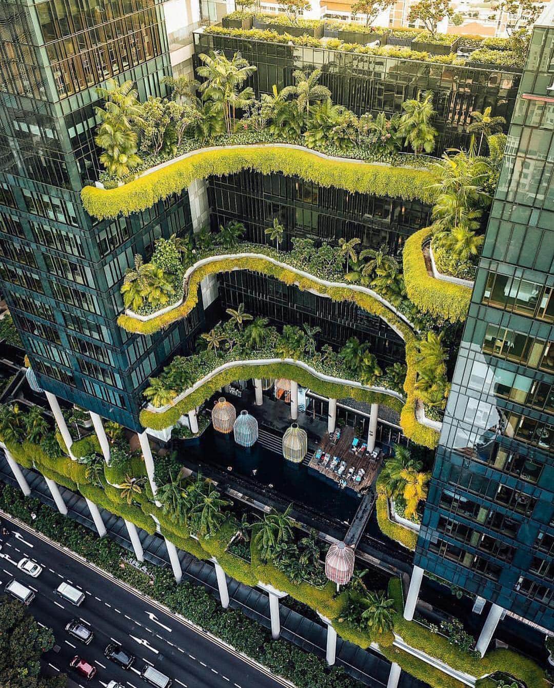 Awesome Wonderful Natureさんのインスタグラム写真 - (Awesome Wonderful NatureInstagram)「Some amazing architecture, Singapore Photos by @kevouthere  #fantastic_earth」5月4日 22時16分 - fantastic_earth
