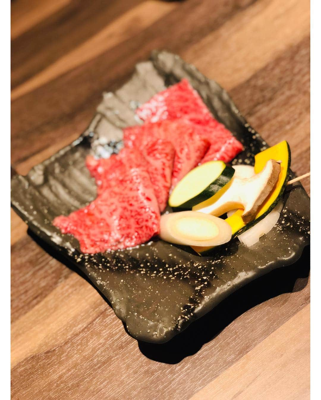 織田千穂さんのインスタグラム写真 - (織田千穂Instagram)「松戸の焼肉あがりさんに また行って来ました～( ¨̮ )💕 さすがお肉が美味しいのはもちろん💡 * 前回気になっていた 特製カレーやローストビーフ丼🐮🍖✧*｡ ユッケジャンクッパも絶品でした❤️ * GW期間でも店内激混み((°д°))!!! 個室の予約が取れたお陰で ゆきちゃんと密室で今後の楽しい計画を いっぱい立てられました(*ˊ˘ˋ*)🎶 ━━━━━━━━━━━━━━━━━━ 焼肉あがり🍖 📞【047-712-2992】 〒271-0091 千葉県松戸市本町20-1新角ビル7F ━━━━━━━━━━━━━━━━━━ ✼••┈┈┈┈┈┈┈┈┈┈┈┈┈┈┈┈••✼ #焼肉あがり #松戸焼肉 #焼肉 #肉食女子 #フォトジェ肉 #肉会 #肉活 #千葉焼肉 #グルメ部 #foodpic #l4l #foodie #松戸ディナー #dinner #女子会 #japanesestyle #晩ごはん #松戸グルメ #飯テロ #夜ごはん #ディナー #食べスタグラム #followme #instafood #japanesefood #foodstagram #フードスタグラム #肉スタグラム #foodoftheday #japanesegirl ✼••┈┈┈┈┈┈┈┈┈┈┈┈┈┈┈┈••✼」5月4日 22時17分 - chihoda