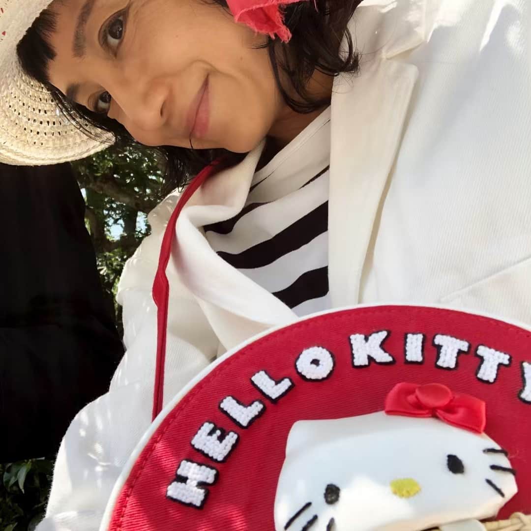 奥井亜紀さんのインスタグラム写真 - (奥井亜紀Instagram)「キティが好きというより、尊敬してる。何にでもなれるって、すごい。」5月4日 22時22分 - akiokui