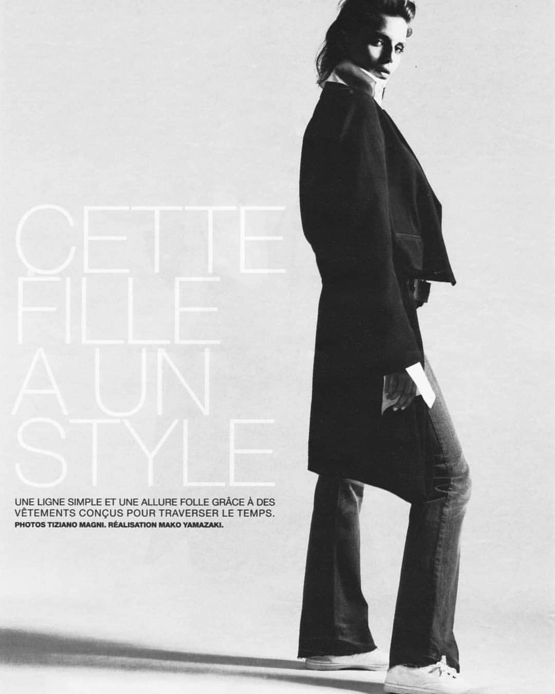 ベンシモンのインスタグラム：「- Les années 2000 - La tennis classique, l’accessoire des stylistes de mode. Ici, dans le magazine Marie Claire en 2003. 🇬🇧 - 2000's - Classic tennis shoes, fashion designers’ favorite accessory. Here in Marie Claire magazine in 2003. #bensimon40 #bensimonanniversary」
