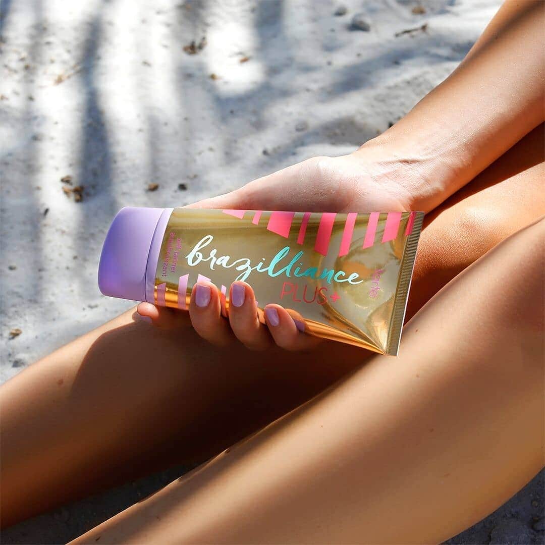 Tarte Cosmeticsさんのインスタグラム写真 - (Tarte CosmeticsInstagram)「Glow on with your bad self minus the harmful rays with our Brazilliance ™ PLUS+ self tanner ☀️ This skincare infused self-tanner is formulated with a powerful boost of natural exfoliators & moisturizers for a natural-looking, deep-toned tan within just four hours! @sephora #crueltyfree #rethinknatural #tarteskin #tanwithtarte #hustleandglow #athleisure」5月4日 22時33分 - tartecosmetics