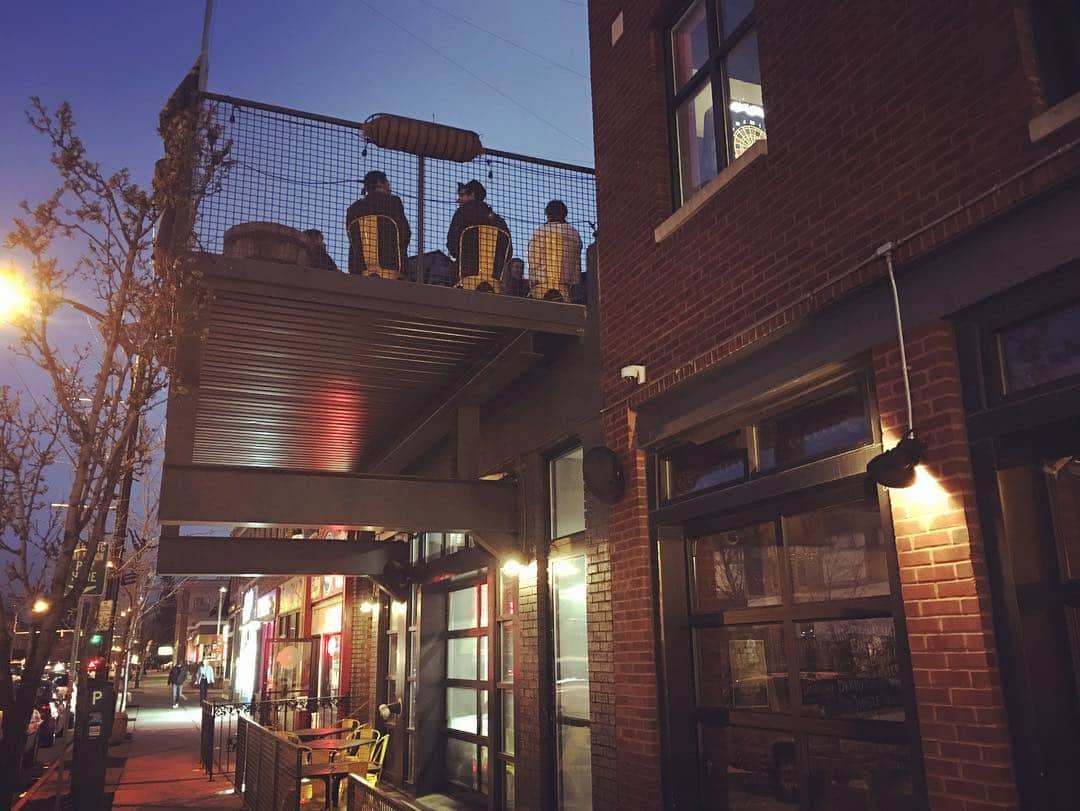 PINKY DOODLE POODLEさんのインスタグラム写真 - (PINKY DOODLE POODLEInstagram)「We got free beers named “Minkey Boodle” last night!! Thank you very much, Peter and Thin Man Brewery!!! Yummy 😋  @thinmanbrewery . . #minkeyboodle #thinmanbrewery #pinkydoodlepoodle  #pdp  #ustour2019  #highenergyrocknroll  #livemusic #rockmusic #rock #rockband  #japanese  #ustour #livetour  #tourlife #musicianlife #musician #gibsonguitars #gibsonbass #gibson #eb3 #lespaul #marshallamps #vintage #femalebassist #femalevocalist #アメリカ #海外旅行 #音楽」5月4日 22時28分 - pinkydoodlepoodle