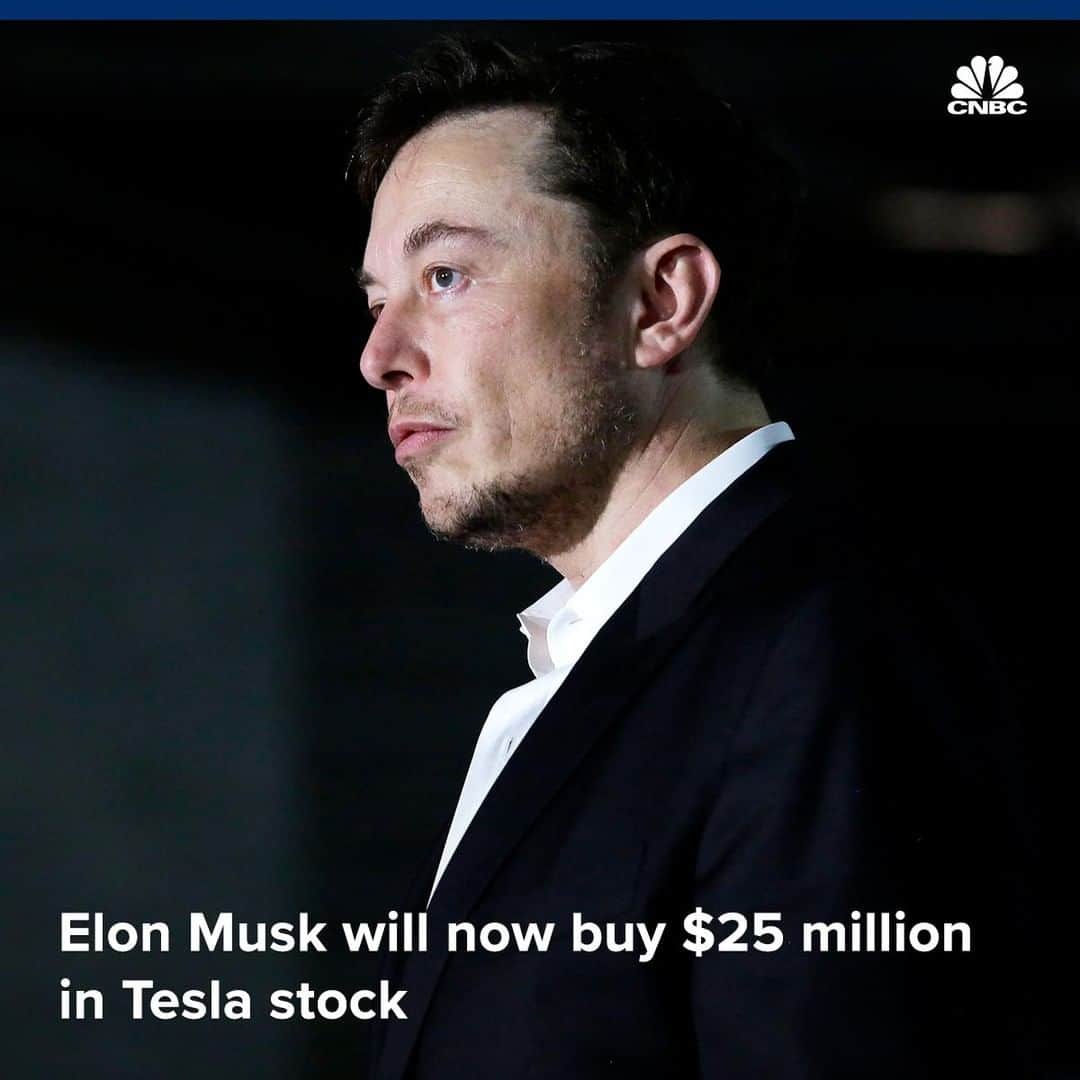 CNBCさんのインスタグラム写真 - (CNBCInstagram)「Tesla says it’s increasing the size of its stock and bond offering to raise more money. That means CEO Elon Musk will buy even more equity than the electric vehicle maker first announced.⁣ ⁣ ▪️Tesla is now selling 3.1 million shares at a price of $243 per share. On Thursday, the company said it would sell 2.7 million.⁣ ⁣ ▪️Musk now plans to purchase shares worth $25 million, more than double what he initially said he would buy.⁣ ⁣ The announcement sent Tesla shares up. To read more about what it means for the company, visit the link in bio.⁣ *⁣ *⁣ *⁣ *⁣ *⁣ *⁣ *⁣ *⁣ #tesla #elonmusk #investing #markets #nyse #nasdaq #shares #electricvehicles #electriccar #cars #auto #business #businessnews #cnbc⁣」5月4日 22時30分 - cnbc