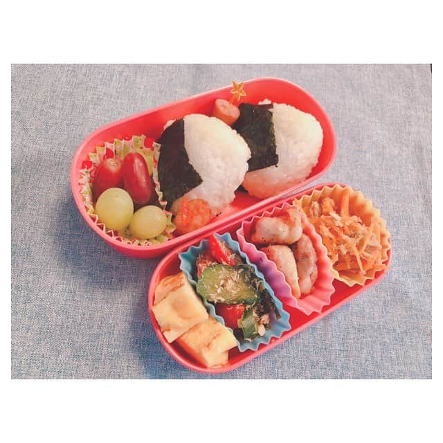 早乙女わかばさんのインスタグラム写真 - (早乙女わかばInstagram)「.﻿ 🔰マークのお弁当🍱﻿ ﻿ コツコツとやっておりますー🍳💦﻿ ﻿ 前日にメニュー考えて…イメージして…﻿ 時間内に作って…盛り付けて…﻿ ﻿ もーぅ大変！！！！﻿ 世のお母さん方！！尊敬です！！﻿ ﻿ まだ手際が良くないので毎度、大戦争です😭﻿ ﻿ 味付けもまだまだ納得がいかないので日々精進です🤦🏻‍♀️💦﻿ どうしても味が濃くなるんですよね…😣﻿ ﻿ でも‼️﻿ 〝継続は力なり〟﻿ と以前コメントで頂きましたので、コツコツ続けていきたいと思います✊🏻✨﻿ ﻿﻿ 令和！30歳！は料理できる女子を目指したいと思います😂﻿﻿ ﻿﻿ ブログにメニュー載せてます🍳﻿﻿ アドバイスどしどしお待ちしてます🙇🏻‍♀️﻿﻿ ﻿ 写真も統一感出して撮れるようになりたいなぁ🤔﻿ ﻿﻿ #お弁当﻿﻿ #初心者﻿﻿ #🔰マーク﻿﻿ #料理できる女子になりたい #わかばマークcooking」5月4日 22時43分 - s_wakaba.94