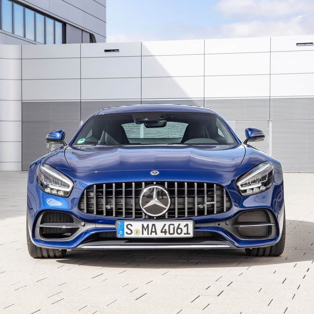 Mercedes AMGさんのインスタグラム写真 - (Mercedes AMGInstagram)「[Mercedes-AMG GT | Fuel consumption combined: 11.4 l/100km | CO2 emissions combined: 261 g/km]  Bold first impressions come standard.  #MercedesAMG #AMG #GT #GTFamily #DrivingPerformance #Power #Passion #Mercedes #AMG🔥 #Luxury #CarsofInstagram #InstaCar #Lifestyle」5月4日 22時50分 - mercedesamg