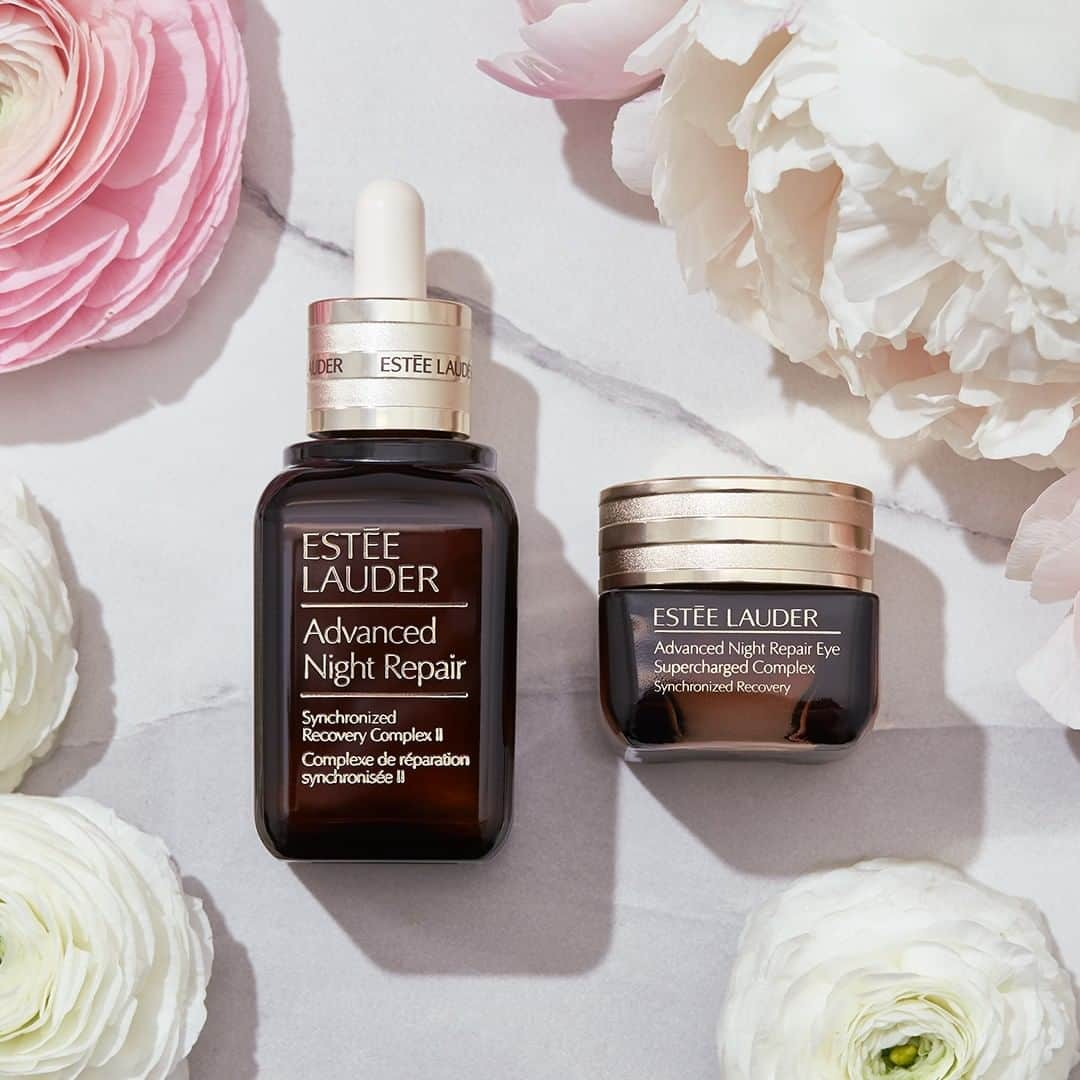 エスティローダーさんのインスタグラム写真 - (エスティローダーInstagram)「If she doesn’t go a day without our No.1 serum, she’ll also love #AdvancedNightRepair Eye Supercharged Complex! Give her the gift of glowing skin on #MothersDay with this #skincare power pair.✨ #PowerOfNight #MothersDayGifts」5月4日 23時00分 - esteelauder