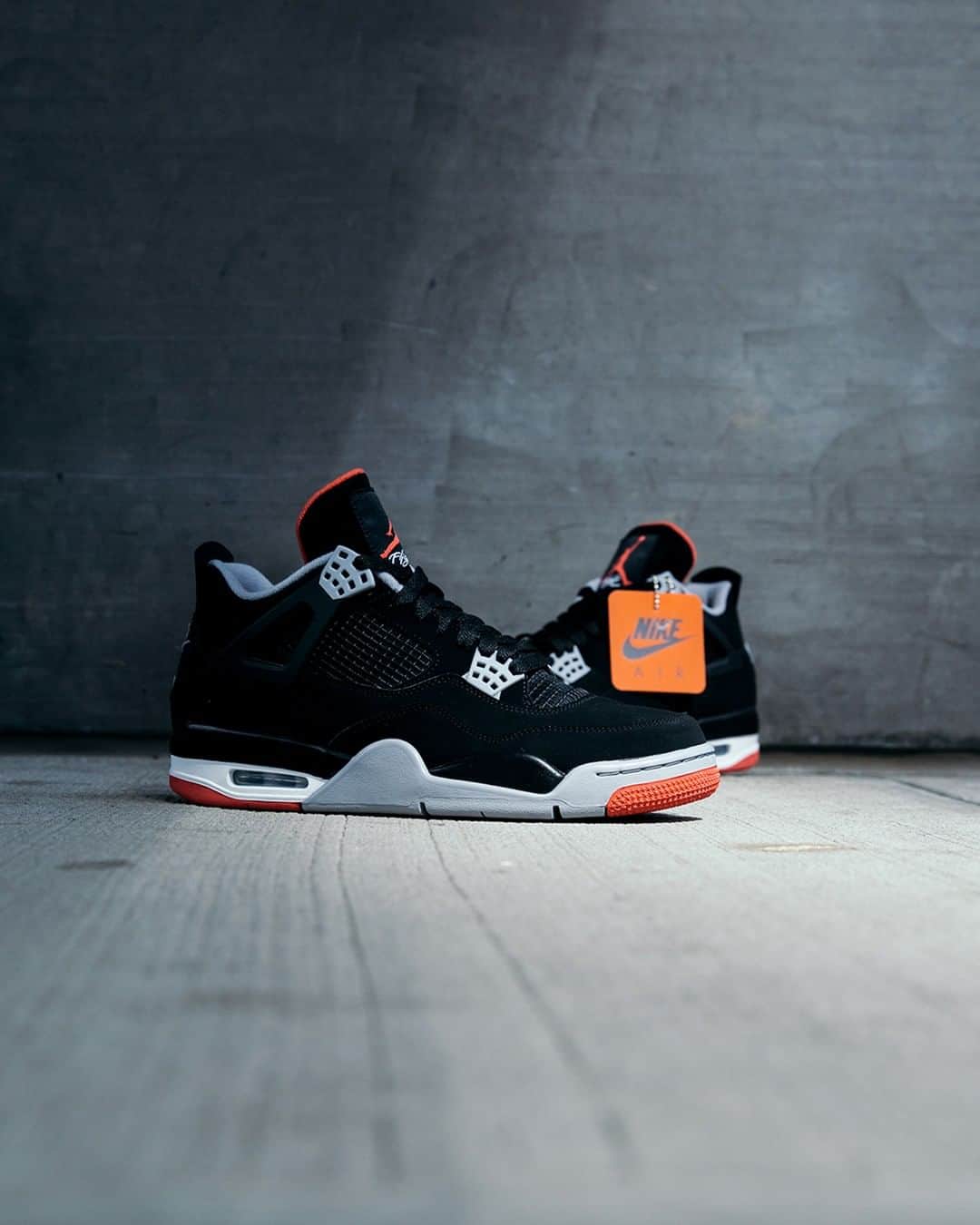 Foot Lockerさんのインスタグラム写真 - (Foot LockerInstagram)「One of the best sneakers ever.  #Jordan Retro 4 OG 'BRED' ⚫️🔴 Available Now, In-Store and Online Men's and Kids」5月4日 23時00分 - footlocker
