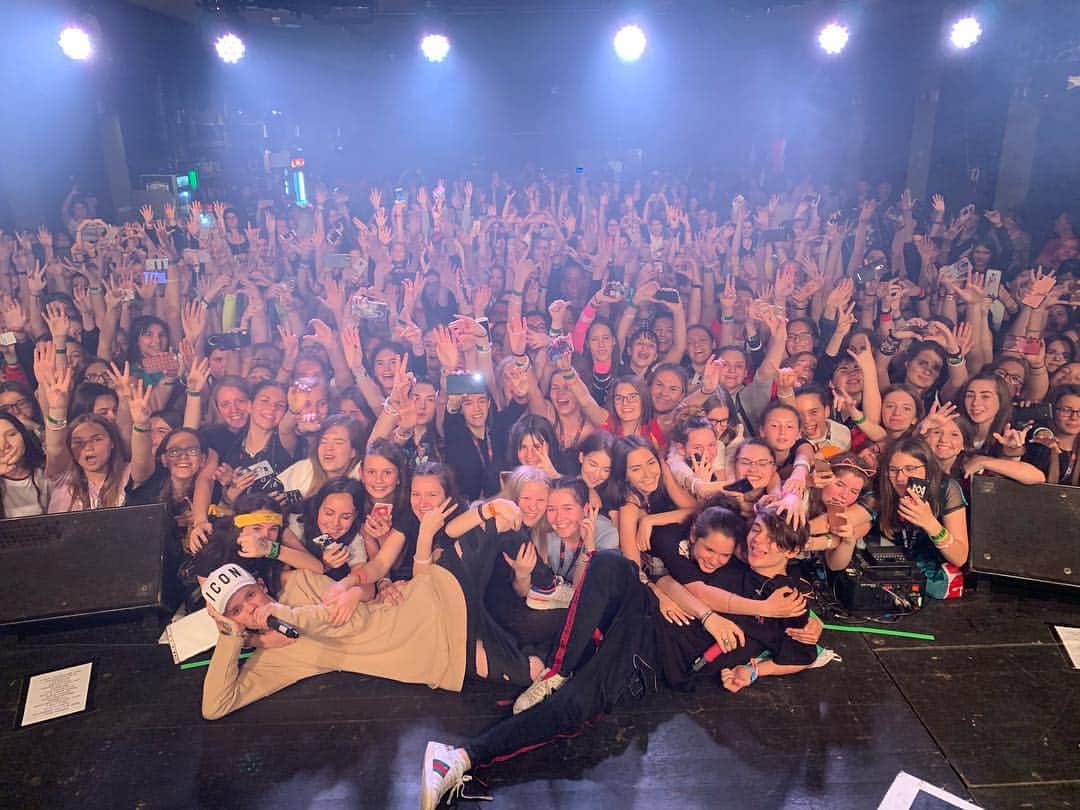 Bars and Melodyさんのインスタグラム写真 - (Bars and MelodyInstagram)「What an amazing tour so far!!! Back to the studio for a few days, Then back to the road for the final leg of the #choketour ❤️」5月4日 23時03分 - barsandmelody