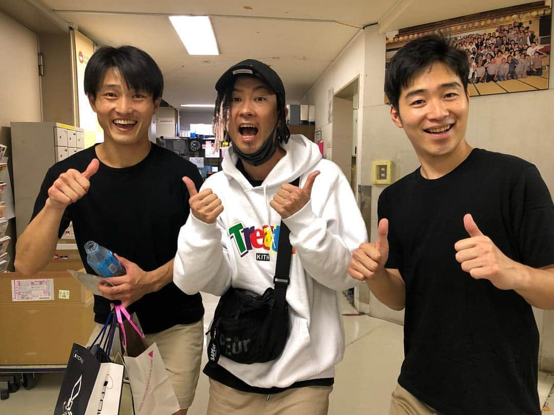 TOMO さんのインスタグラム写真 - (TOMO Instagram)「念願のジャルジャルさんの単独ライブ！  笑いすぎた！  #dapump #ジャルジャル」5月4日 23時11分 - dp_tomo0561