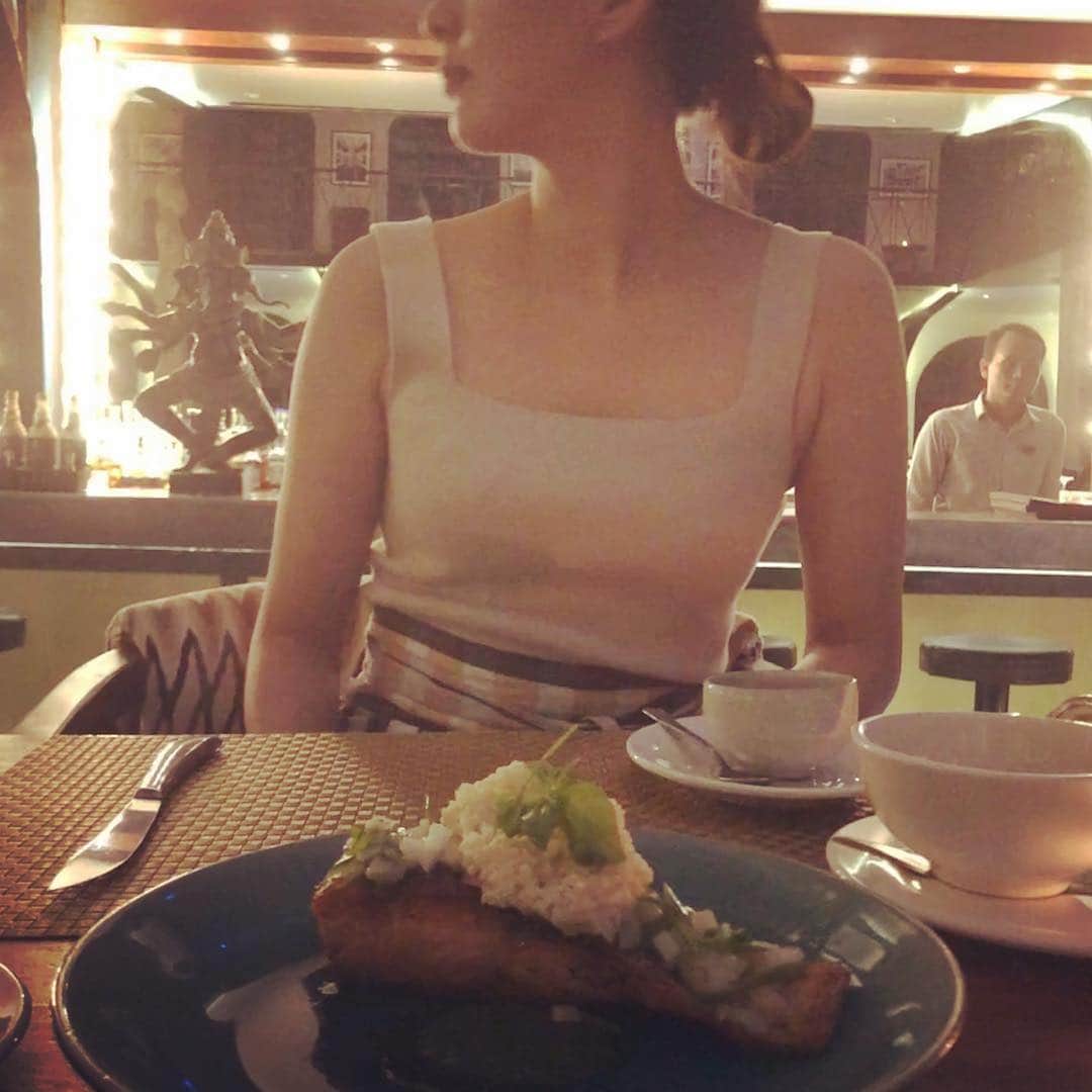 伴杏里さんのインスタグラム写真 - (伴杏里Instagram)「可愛いレストラン💠💕 おやすみ☺️zzz #pic #ootd #dinner #yummy #gw」5月4日 23時20分 - anri.ban