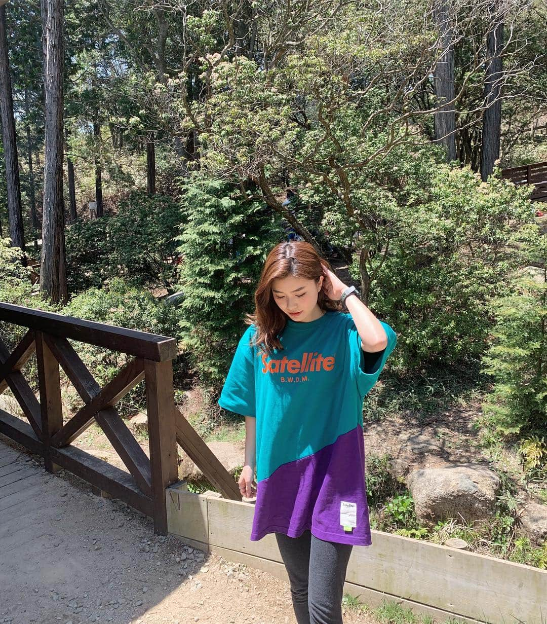 八軒あやねさんのインスタグラム写真 - (八軒あやねInstagram)「BIG Tshirt 👚 satellite💙🧡💜 #satellite #tshirt #tshirtcode #summer #bbq #outdoor #アウトドア #アウトドアコーデ #アウトドアファッション #夏コーデ #tシャツコーデ #tシャツ #tシャツ女子 #おしゃれさんと繋がりたい #ファッション」5月4日 23時21分 - ayagram_8_