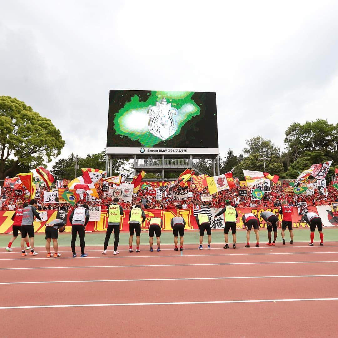 名古屋グランパスさんのインスタグラム写真 - (名古屋グランパスInstagram)「２０１９明治安田生命Ｊ１リーグ 第10節 vs 湘南ベルマーレ🔥  #ランゲラック #米本拓司 #宮原和也 #Jo7 #ジョアンシミッチ #長谷川アーリアジャスール #GX10 #丸山祐市 #中谷進之介 #吉田豊 #前田直輝 #相馬勇紀 #和泉竜司 #赤﨑秀平 #ファミリー #名古屋グランパス #grampus」5月5日 10時14分 - nagoyagrampus