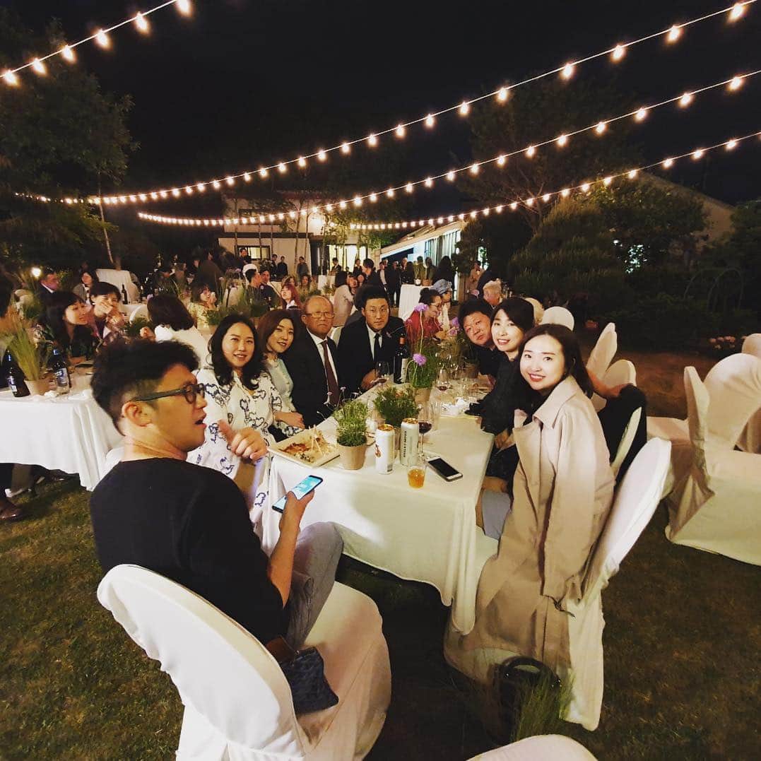 奥菜恵のインスタグラム：「다 함께 모인건 20년만인듯 #사촌들이랑 #thefirstreunion#피로연」