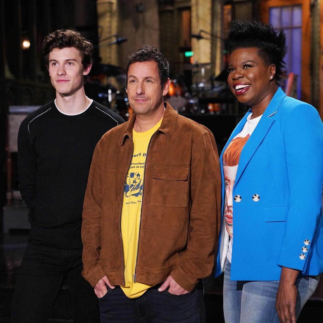 Saturday Night Liveさんのインスタグラム写真 - (Saturday Night LiveInstagram)「𝗧𝗢𝗡𝗜𝗚𝗛𝗧! @adamsandler hosts (for the first time!) with musical guest @shawnmendes! 💥」5月5日 8時47分 - nbcsnl