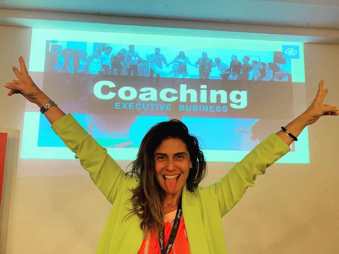Giovanna Antonelliのインスタグラム：「🤸‍♂️Mais um módulo de conhecimento, troca, informação, aprendizado, estudo e alegria!!!! 👊🏿 @taniazambonoficial ♥️ #businesscoaching #business Obrigada!!!!」