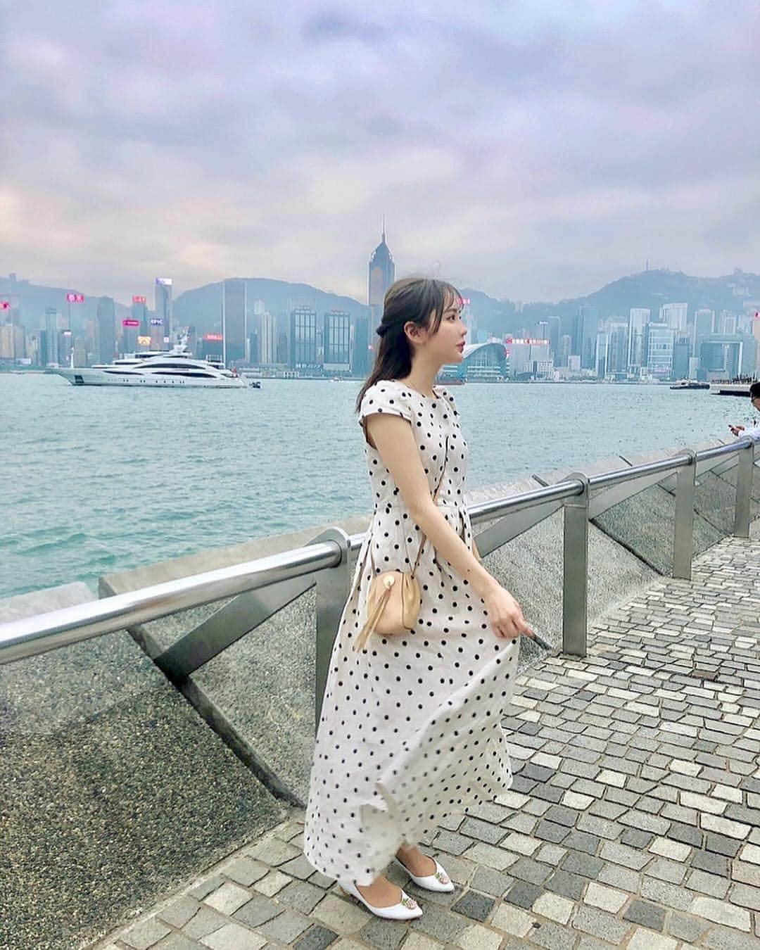Aoiさんのインスタグラム写真 - (AoiInstagram)「ビクトリア・ハーバーの美しい景色を見ながらお散歩🚶‍♀️ ご質問頂いたワンピースは#birthdaybash です🌸 可愛すぎて旅行の時は必ず2着ほど持っていく♡ ちなみに翌日もbashでした。笑  #香港 #hongkong」5月5日 9時04分 - aoioa