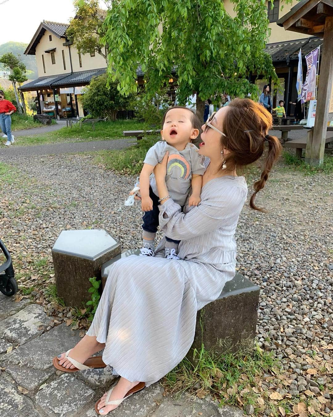 rinさんのインスタグラム写真 - (rinInstagram)「⋆ ⋆ 本当にイゴイゴが止まらない😂 動きまくる👶🏼🐛 ⋆ そして白目剥く😂 ⋆ お蕎麦求めて出石市へ🚜 お蕎麦も美味しいしアイスも美味しい風情ある町並みにも癒された🌿 ⋆ ⋆ #hyogo#izushi#family#  #fashion#ootd#outfit#coordinate#baby#babyboy#fashionsnap#zarakids#baybeeonline  #男の子ママ#ママガール#ママトコ#新米ママ#生後14ヶ月#1歳2ヶ月#おやこーで#親子リンクコーデ#ママファッション#ママトコ#ママコーデ#ベビーボーイ#おとこのこママ#親子コーデ#息子コーデ#myBoy_👶🏼#出石#出石そば#兵庫」5月5日 9時11分 - rinrin87