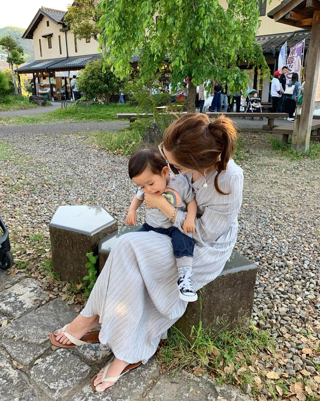 rinさんのインスタグラム写真 - (rinInstagram)「⋆ ⋆ 本当にイゴイゴが止まらない😂 動きまくる👶🏼🐛 ⋆ そして白目剥く😂 ⋆ お蕎麦求めて出石市へ🚜 お蕎麦も美味しいしアイスも美味しい風情ある町並みにも癒された🌿 ⋆ ⋆ #hyogo#izushi#family#  #fashion#ootd#outfit#coordinate#baby#babyboy#fashionsnap#zarakids#baybeeonline  #男の子ママ#ママガール#ママトコ#新米ママ#生後14ヶ月#1歳2ヶ月#おやこーで#親子リンクコーデ#ママファッション#ママトコ#ママコーデ#ベビーボーイ#おとこのこママ#親子コーデ#息子コーデ#myBoy_👶🏼#出石#出石そば#兵庫」5月5日 9時11分 - rinrin87