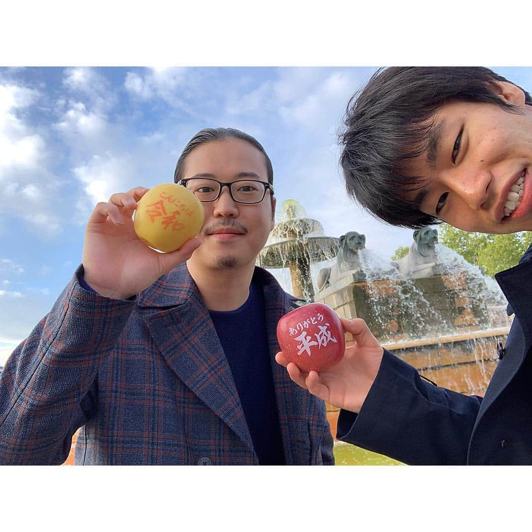 反田恭平さんのインスタグラム写真 - (反田恭平Instagram)「今更ながら…🍎 そして想像以上に美味しく甘かった🍏 #ありがとう#平成#こんにちは#令和 #元号#りんご#出遅れ#日本#パリ#フランス #paris#france#japan#japanese#apple」5月5日 9時08分 - kyoheisorita