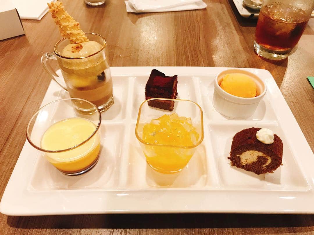 haruさんのインスタグラム写真 - (haruInstagram)「2019 05 05 日曜日  GWも最終 * のんびり過ごしてた息子も 休み中19歳の誕生日 * 都内に散策しながらランチとリクエスト だったけど… 高速事故渋滞😫で 急遽 新横浜へ * キャンセルが出たとの事で #princehotel #ケッヘル さんで #ビュッフェランチ  先月の私の誕生日もケッヘルさんで ランチだったから 息子を誘導☺️ ローストビーフ🌟何度お代わりしたか！😆 オレンジ🍊シャーベット🧡もお代わり😆 *･゜ﾟ･*:.｡..｡.:*･'(*ﾟ▽ﾟ*)'･*:.｡. .｡.:*･゜ﾟ･* お誕生日おめでとう♪ 楽しい人生になるよう今がんばろう！ 応援してるよ * * #令和の誕生日#誕生日🎂 #新横浜#プリンスホテル #ビュフェ#スイーツ#スイーツビュッフェ #和洋中 #ランチ#食べる事に必死#感謝#野菜たっぷり#大混雑#大人ランチ#デザート#別腹#贅沢ビュフェ#ライブキッチン#五感で愉しむ #ローストビーフ #buffet#buffetdining #shinyokohama #kochel #sweets #lunch#japan」5月5日 9時17分 - shoco132102