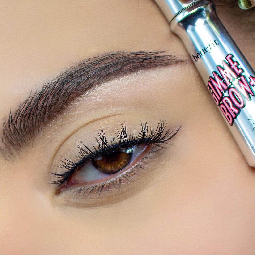 Benefit Cosmeticsさんのインスタグラム写真 - (Benefit CosmeticsInstagram)「We’re HERE for these #benefitbrows! 🙌🏾 @sandyhirales creates these gorgeous brows with #gimmebrow+ volumizing brow gel in shade 5, #preciselymybrowpencil & #highbrow eyebrow highlighter! #regram #friendswithbenefit」5月5日 9時18分 - benefitcosmetics