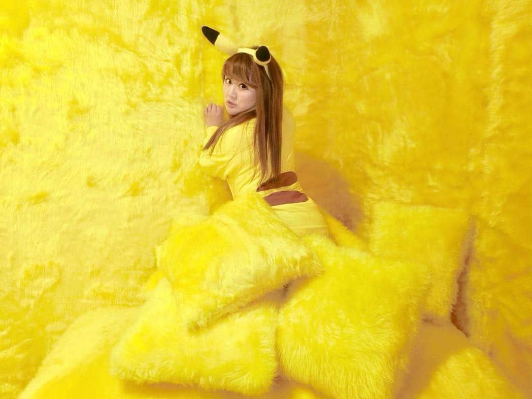 なちゅさんのインスタグラム写真 - (なちゅInstagram)「めっかっちゃった💛 ピカァ‼︎ #名探偵ピカチュウ #名探偵ピカチュウ実写 #pokemongo #pokemon#ピカ @meitantei_pikachu ＃六本木ヒルズ  #ライアン・レイノルズ #渡辺謙 #キャサスリン・ニュートン #飯豊まりえ #竹内涼真 #ジャスティス・スミス #ハリウッド #ピカチュウ #pikachu #pokemon #pokemongo #japan #meitanteipikachu #感電チュウ  #日本先行公開 5/3〜全国東宝系ロードショー #TOHO #映画 #🎥 #movie #字幕 #吹き替え @takeuchi_ryoma @marie_iitoyo @kathrynnewton @standup4justice @vancityreynolds #detectivepikachu  おれどんだけピカ好きやねん☺︎ でぶちゅう」5月5日 9時29分 - nachudesu1223