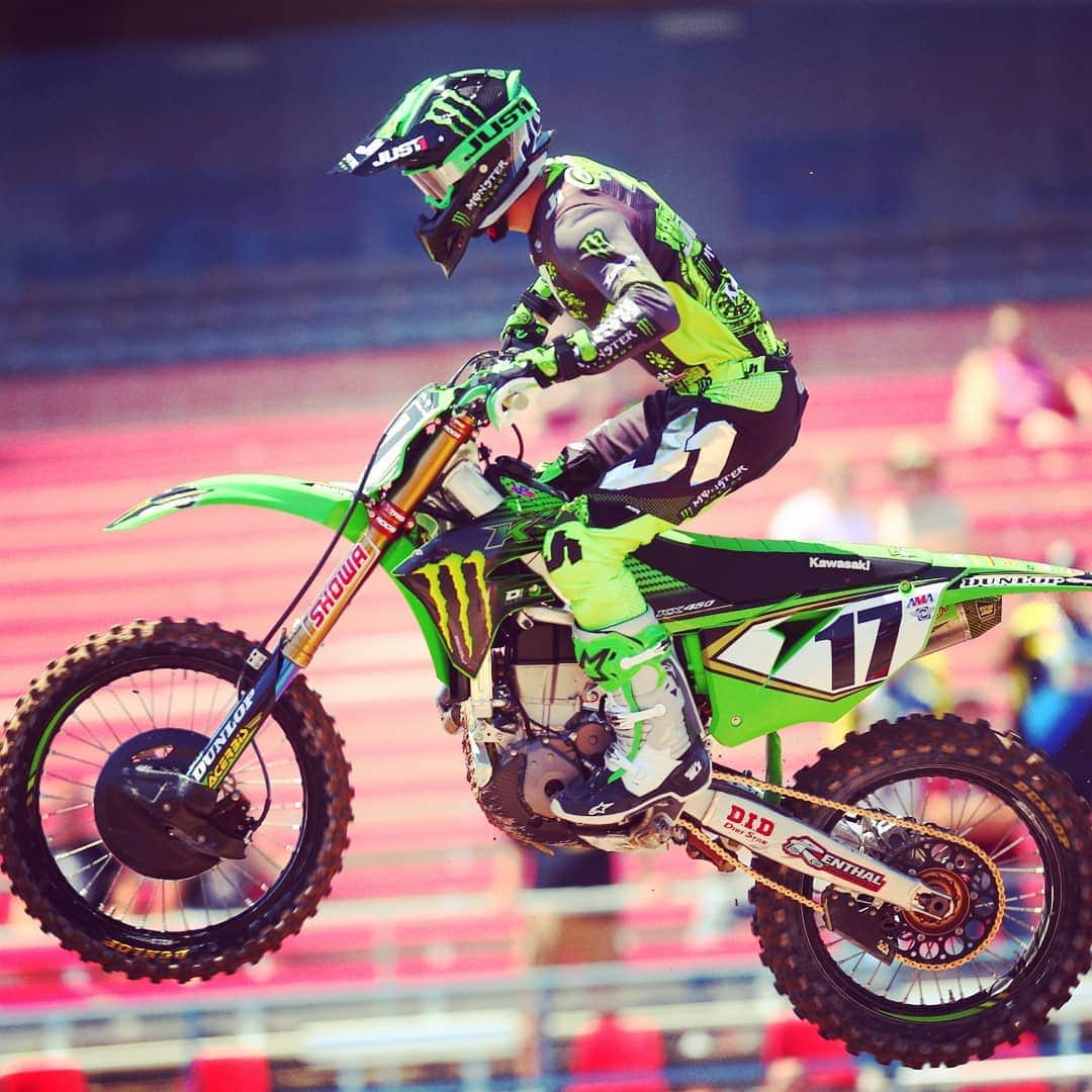 Racer X Onlineさんのインスタグラム写真 - (Racer X OnlineInstagram)「It's @elitomac @freckle66 and @adamcianciarulo are on top of the scoreboards heading into the Vegas night show. Swipe thru for 10 random shots from the action... #DropTheGate  #SupercrossLIVE  #Supercross 📸@kardyphoto」5月5日 9時27分 - racerxonline