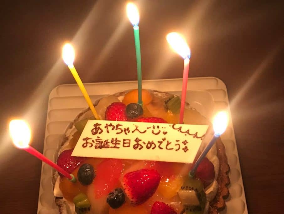 西谷綾子さんのインスタグラム写真 - (西谷綾子Instagram)「✴︎ GW前から友達との時間💓 いっぱい喋って、笑って、楽しい🤗🌟 ・ 久々の再会、毎年恒例メンバー、サプライズからのサプライズとか、初メンバーとか♪ ・ それぞれ状況が変わりながらも、ずっと仲良しっ‼︎ いつもありがとー😍 ・ #lush #bbq #dinner #gw #friends  #リフレッシュ #オンとオフ #メリハリ」5月5日 9時30分 - ayako.nishitani