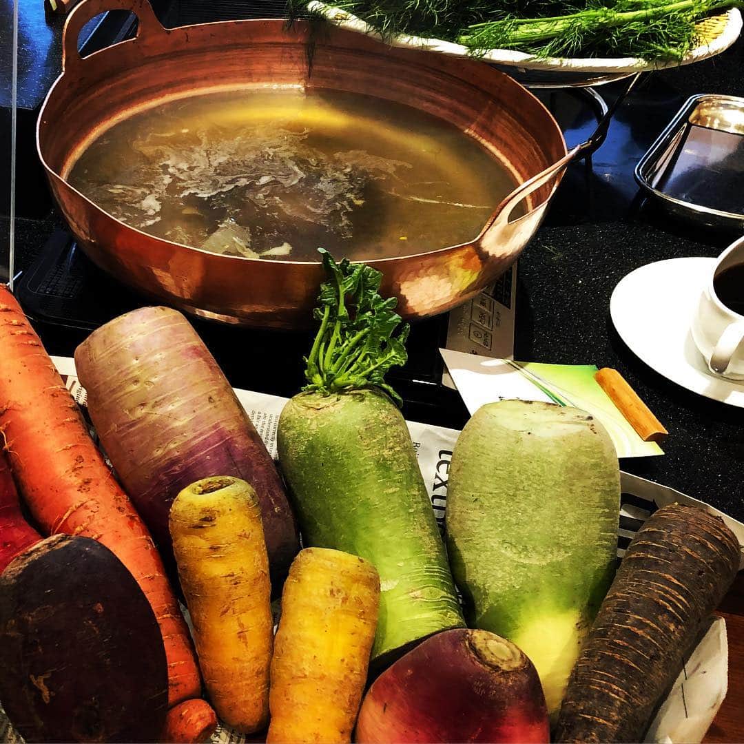 のインスタグラム：「Shabu-shabu vegetables GWの後半は野菜しゃぶしゃぶ。 よく動き、身体に良いもの食べて幸せ。 #vegetables  #shabushabu  #organic  #healthyfood」