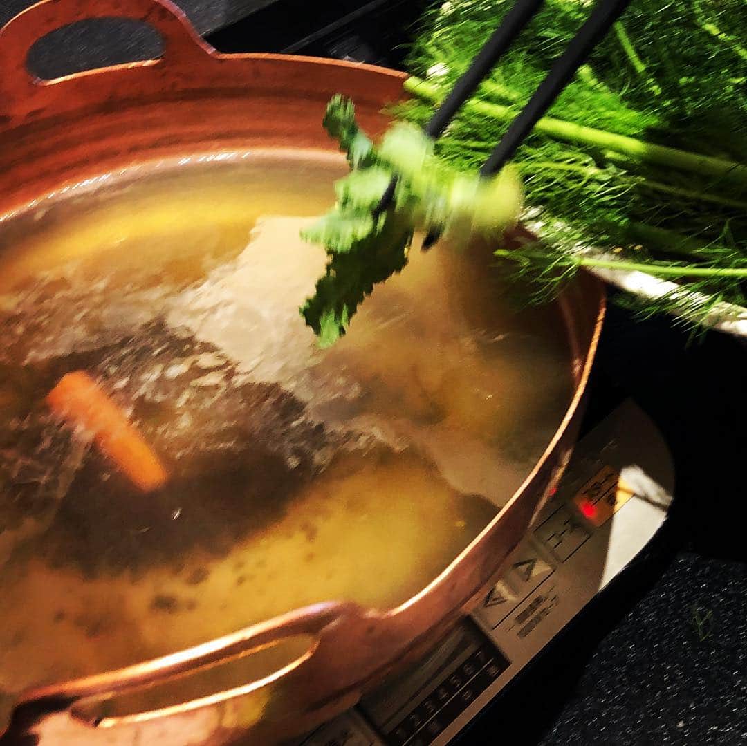 飯沼誠司さんのインスタグラム写真 - (飯沼誠司Instagram)「Shabu-shabu vegetables GWの後半は野菜しゃぶしゃぶ。 よく動き、身体に良いもの食べて幸せ。 #vegetables  #shabushabu  #organic  #healthyfood」5月5日 9時32分 - seiji_iinuma