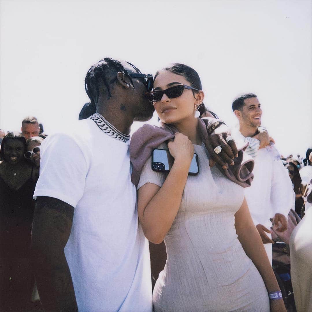 E! Onlineさんのインスタグラム写真 - (E! OnlineInstagram)「Kylie Jenner and Travis Scott just made their love permanent...with matching tattoos! Link in bio. (📷: @kyliejenner)」5月5日 9時44分 - enews