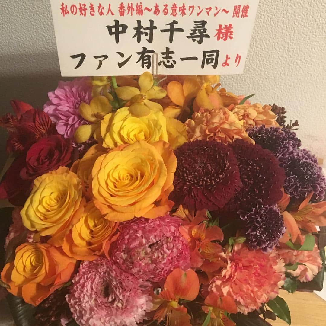 中村千尋さんのインスタグラム写真 - (中村千尋Instagram)「まさか昨日はないと思ってたのに、お花くれたみなさん、ありがとうございました🥺喜びました！！ 嬉しくてタクシーで家まで運びました 家中がいいにおい💐」5月5日 10時05分 - nanakanakamurachihiro