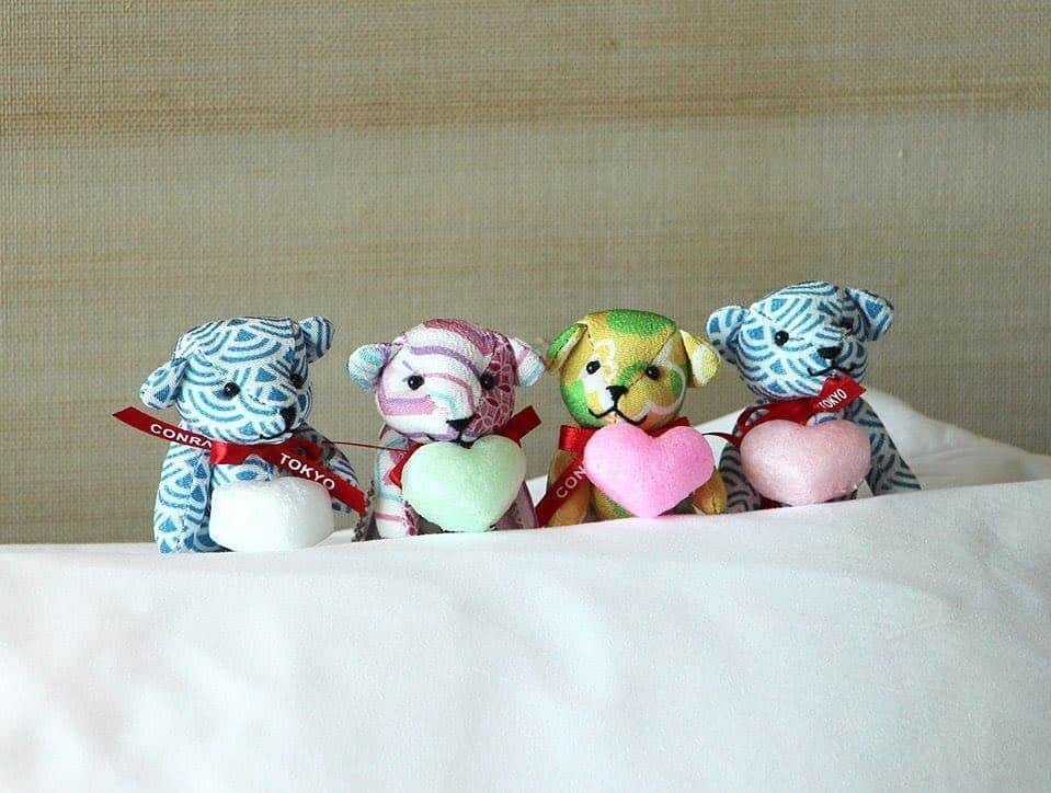 Conrad Tokyoのインスタグラム：「5月5日、こどもの日おめでとうございます。コンラッド東京にぜひご家族で遊びにお越しください。コンラッド・ベアもダックもお待ちしています。 Wishing you and your family a Happy Children’s Day today from all of us at the Conrad Tokyo. We, with Conrad bears and ducks, too, will be waiting for your visit to our hotel. #コンラッド東京 #ホテル #汐留 #東京 #日本 #新橋 #銀座 #ゴールデンウィーク #こどもの日 #端午の節句 #ファミリー #コンラッドベア #ダック #ConradTokyo #StayInspired #Conrad #hotel #Tokyo #Japan #Shiodome #Shinbashi #GW #holiday #happychildrensday」