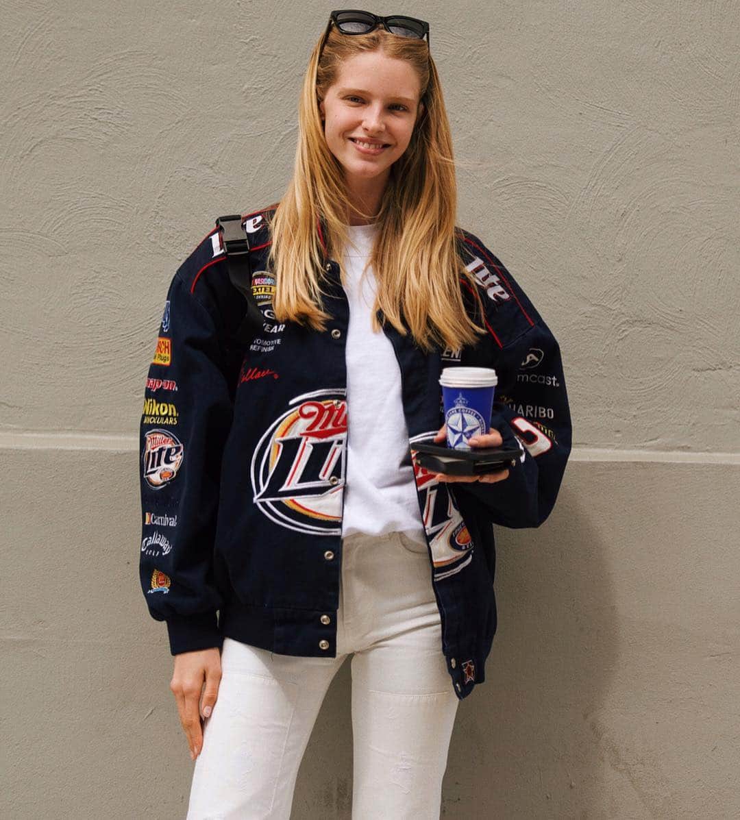 アビー・チャンピオンのインスタグラム：「👋🏼♥️」