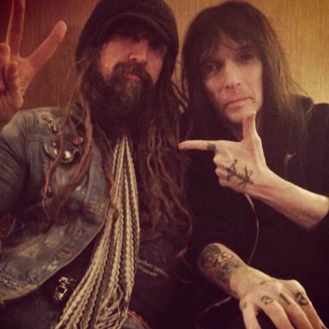 ロブ・ゾンビのインスタグラム：「Happy Birthday to my buddy the one and only Mick Mars! A true rock and roll freak and I mean that in the best possible way. #happybirthday #mickmars #motleycrue #robzombie」