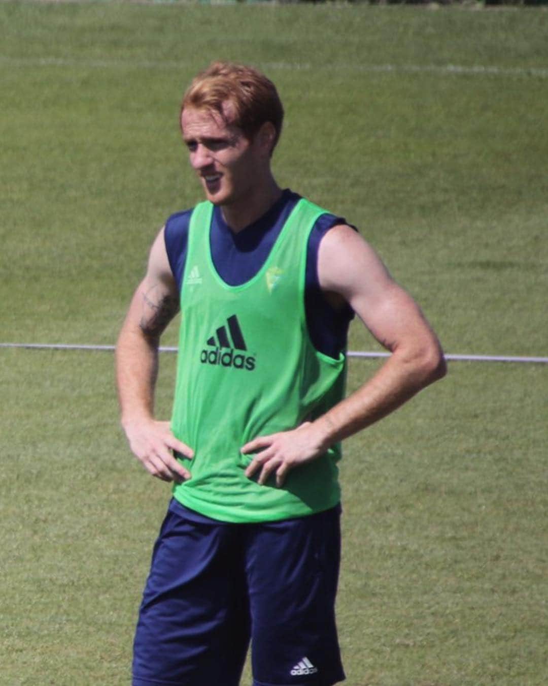 アレハンドロ・フェルナンデス・イグレシアスのインスタグラム：「Preparando el partido del Lunes vs Málaga⚽️...! #CarranzaLate」