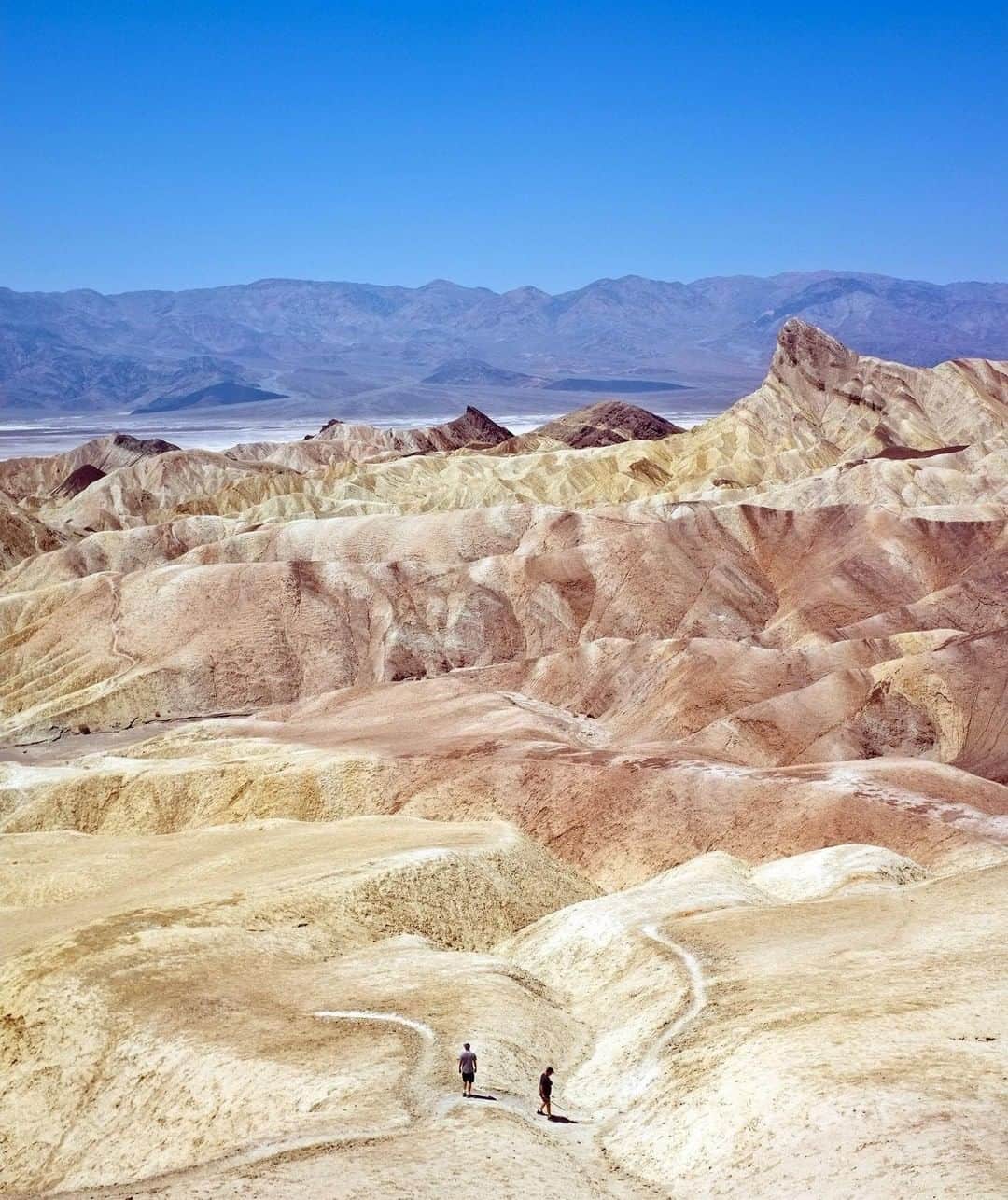Lonely Planetさんのインスタグラム写真 - (Lonely PlanetInstagram)「'Our next stop is Death Valley National Park. It is the lowest, hottest, and driest, yet offers so many different landscapes to explore. This shot was taken from #Zabriskie Point, and is made up of sediments from a lake that dried up 5 million years ago. While we were waiting for the sun to set, we saw two hikers below that really helped showcase the scale of this place.' – @localadventurer #lpinstatakeover #USA」5月5日 2時00分 - lonelyplanet