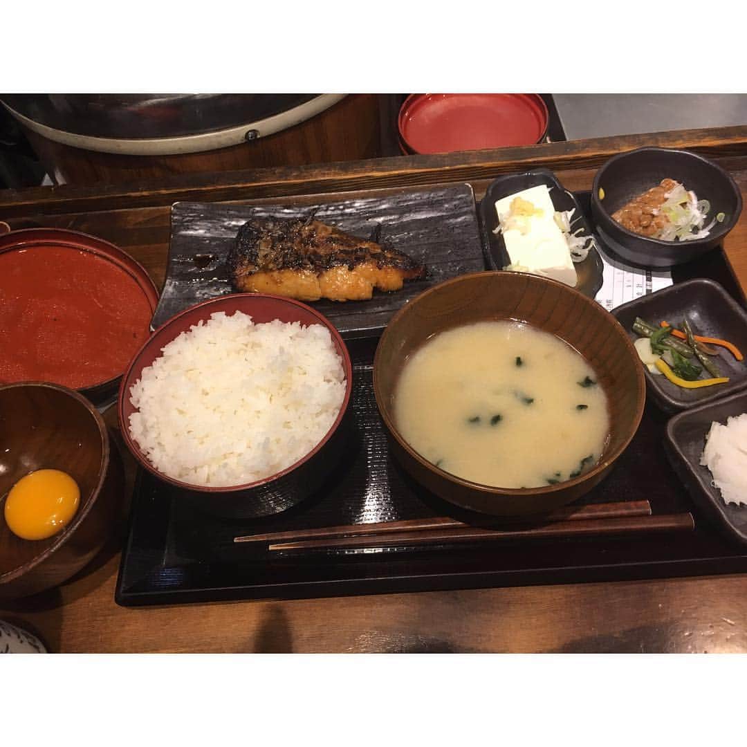 北岡悟さんのインスタグラム写真 - (北岡悟Instagram)「石川えーちゃんと、連れ銭からの焼き魚定食♨️🐟 サウナ12分→水風呂1分→炭酸泉75分→水風呂4分🏆🏆🏆 #風呂は命の洗濯よ #テルマー湯  #しんぱち食堂 #銀ひらす照り焼き #定食 #ご飯大盛り #生卵 #冷奴 #納豆 4枚目、発信しようとするえーちゃん🤳🌐 #石川英司 #北岡悟 #同級生 #業界同期 #パンクラス #grabaka #雇われ店長 #パンクラスイズム横浜 #オーナー」5月5日 2時00分 - lotuskitaoka
