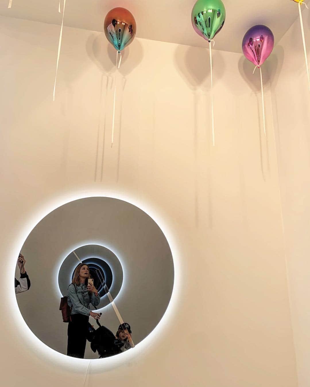 クレア・コフィーさんのインスタグラム写真 - (クレア・コフィーInstagram)「Luftballon? @friezeartfair」5月5日 2時02分 - clairecoffee