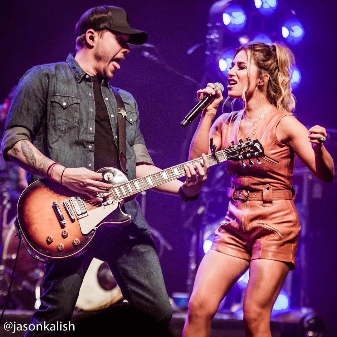 Jessie Jamesさんのインスタグラム写真 - (Jessie JamesInstagram)「Still pinching myself from last night! Can’t believe we sold out another show. I feel so blessed to be able to sell OUT venues singing to thousands of you and I’ve never had a song even crack the top 50 on country radio. Everyone has a diff way and a diff journey making their dreams come true and it’s because of y’all that I’m able to do what I do. Your support is why I’m here and I’m so grateful for you!!!!! See y’all tonight Kalamazoo 💖」5月5日 2時04分 - jessiejamesdecker