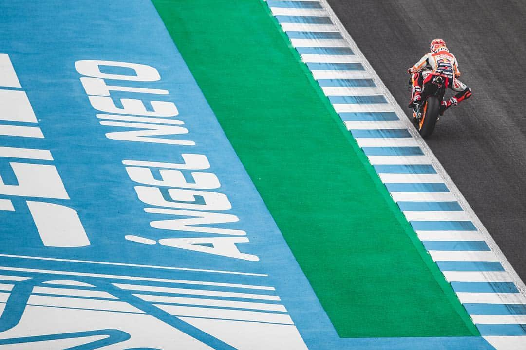 レプソル・ホンダさんのインスタグラム写真 - (レプソル・ホンダInstagram)「#MM93 🐜 🅿️3️⃣ 🇪🇸 ⠀⠀⠀⠀⠀⠀⠀⠀⠀ “I’m very happy for the front row, normally here we struggle a bit more to put one fast lap together. The most important part is that we have prepared well for the race and tomorrow we can understand our level compared to everyone else’s. We have to wait a little bit to see what the temperature does tomorrow. Congratulations to Fabio Quartararo who took the record of youngest pole setter from me, he did a really good job today. Tomorrow it will be a good race with a mix of names at the front.” ⠀⠀⠀⠀⠀⠀⠀⠀⠀ #SpanishGP #25RepsolHonda #Repsol #MotoGP #Honda #Racing #RepsolHonda #HRC #RC213V #MM93 #MarcMarquez #MM93🐜 #ThePowerOfDreams #Motorcycle #Spain #Qualifying #Saturday」5月5日 2時21分 - hrc_motogp