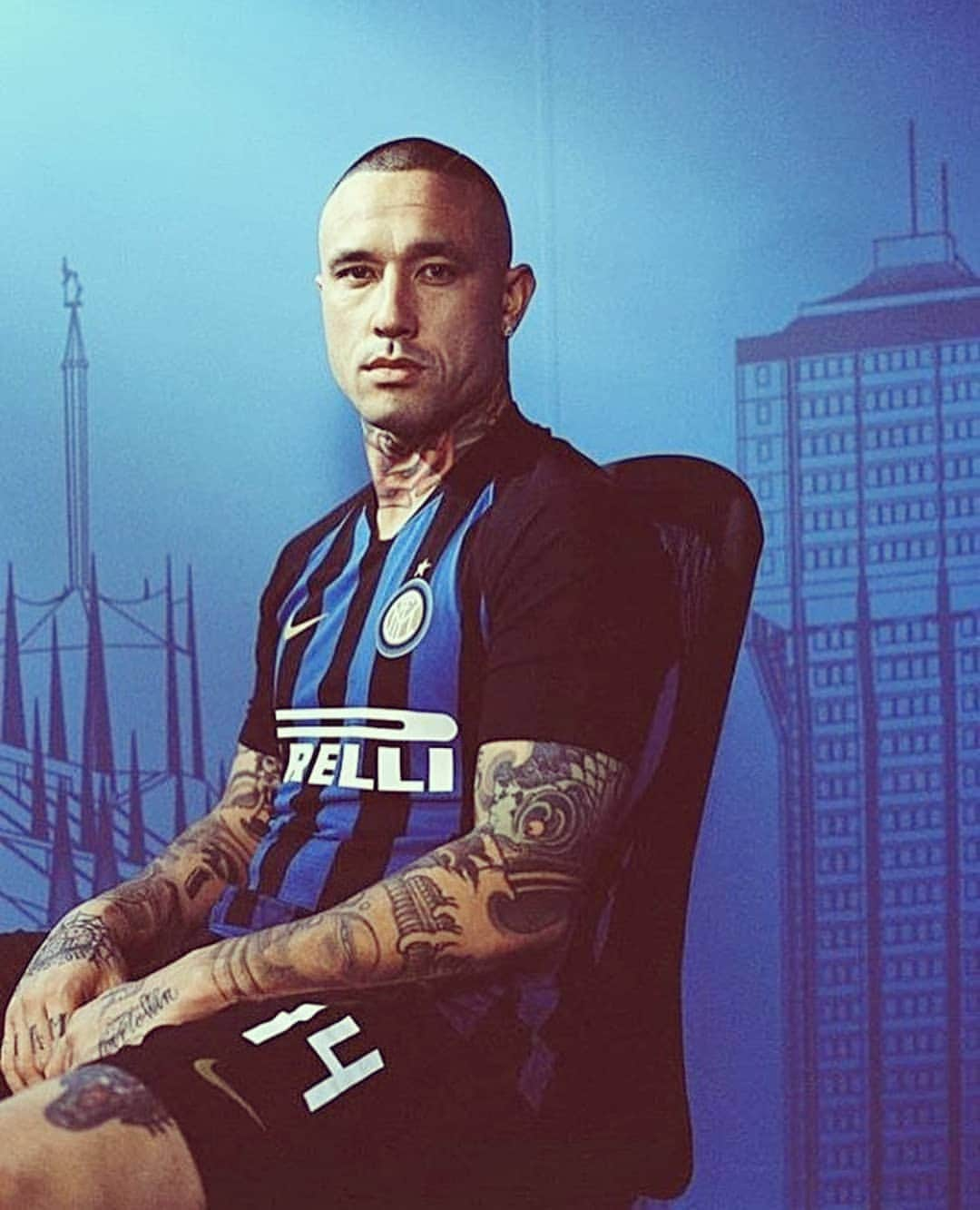 ラジャ・ナインゴランのインスタグラム：「HBD Ninja 👑💙🔥 @radja_nainggolan_l4」