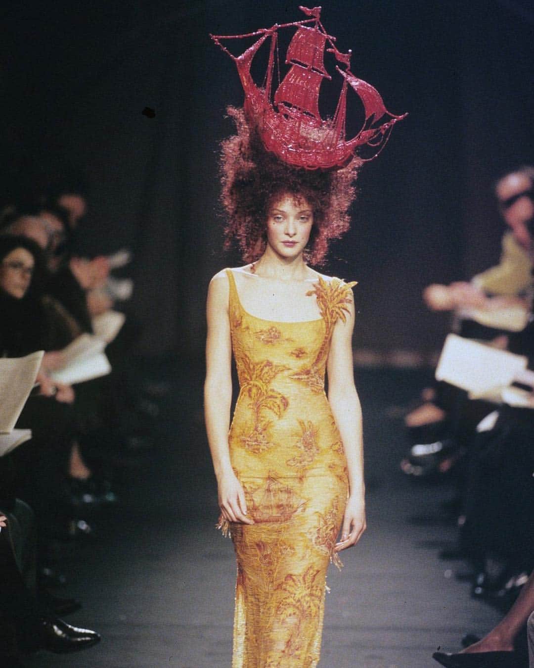 Vogueさんのインスタグラム写真 - (VogueInstagram)「Next up in our digitalized collections that will be featured in the upcoming @MetCostumeInstitute's "Camp: Notes on Fashion" exhibition: @jpgaultierofficial's Spring 1998 Couture collection. Gaultier channeled Marie Antoinette for the collection, filled with exuberance, excess, and all things camp. Tap the link in our bio to see every look from the runway.」5月5日 2時24分 - voguemagazine